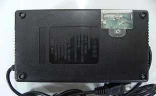 电动车配件中的安全守护者 带保险管的电动车充电器